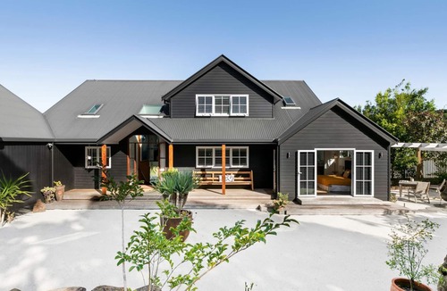 Lennox Head House | Luxury Coastal Retreat Near Boulders Beach.Winter Escape Special - Your Ultimate Getaway Awaits!