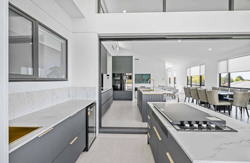 Calare House | Luxury Designer Retreat - Modern, Entertainer