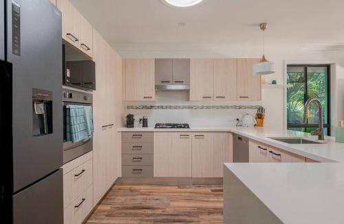 Oxenford House | Luxury family and friends escape - 5 minutes from theme parks, 20 mins to beach