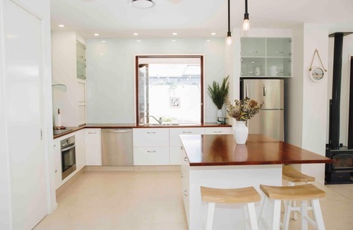 Moffat Beach House | Luxury family escape! Steps to Moffat beach!