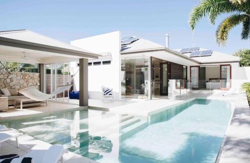 Moffat Beach House | Luxury family escape Steps to Moffat beach
