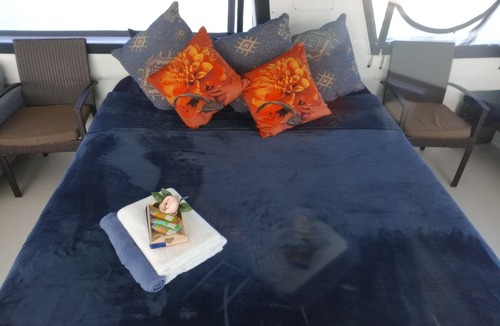 Brisbane Waterfront Boat Rental | luxury floating penthouse Russell island