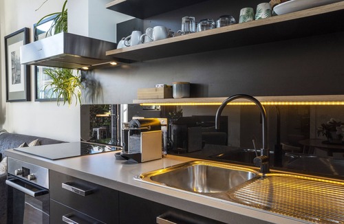 Geelong Apartment | Luxury Garden Apt - Walk To CBD