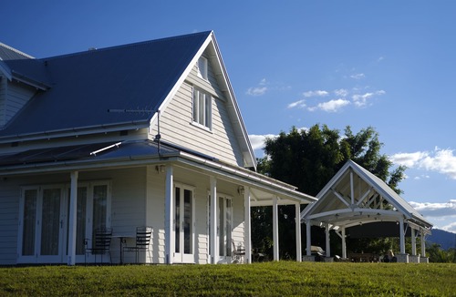 Moreton Bay Region House | Luxury Hamptons Style Country Retreat on 40 Picturesque Acres | Free Netflix