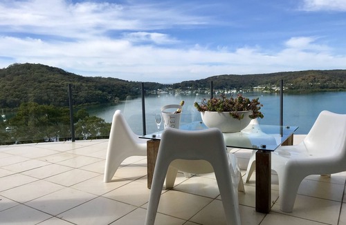 Daleys Point House | LUXURY HOME WITH AMAZING VIEWS & LIFT