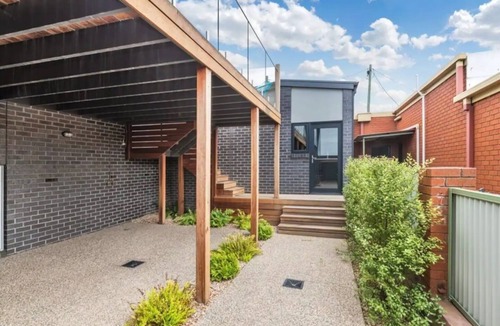 Portarlington House | Luxury Home With Views -portarlington Town Centre