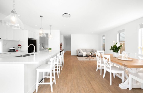 Enoggera House | Luxury House with Pool, close to CBD