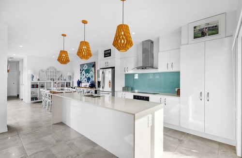 Birtinya House | Luxury Living with Heated Pool Birtinya