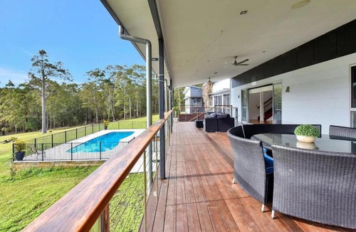 Mandalong Villa | Luxury Mandalong Mansion with Pool & Spa