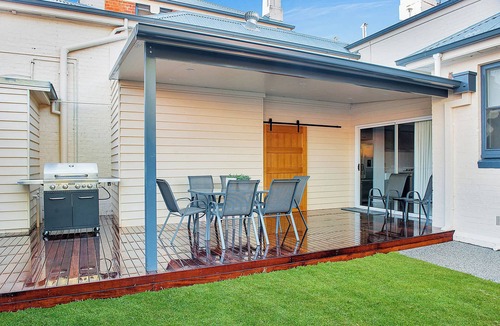 Echuca House | Luxury on the Esplanade - Echuca Holiday Homes