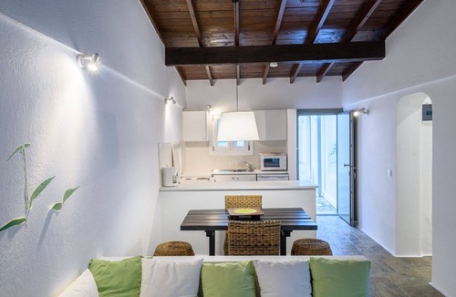 Kanapitsa Villa | Luxury Skiathos Villa | Holiday Deluxe 1 Bedroom | Vromolimnos