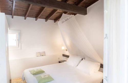 Kanapitsa Villa | Luxury Skiathos Villa | Holiday Deluxe 1 Bedroom | Vromolimnos