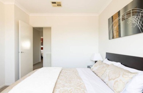 Ringwood House | Luxury Spacious Living In Heart of Ringwood