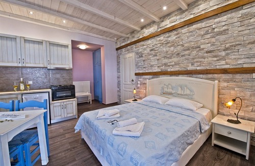 Pagoneri House | Luxury Superior Studios just 20m. from the Sea!