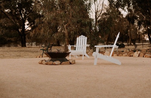 Bellellen House | Luxury tiny house on your own 12 acres close to and with views of the Grampians.