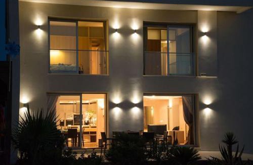 Analipsi Villa | Luxury Villa Beachfront 5 Bedrooms 10-12 Persons