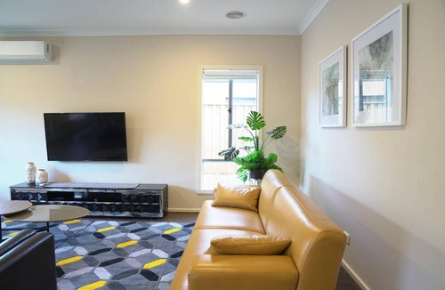 Williams Landing Villa | Luxury Villa in Melbourne sout