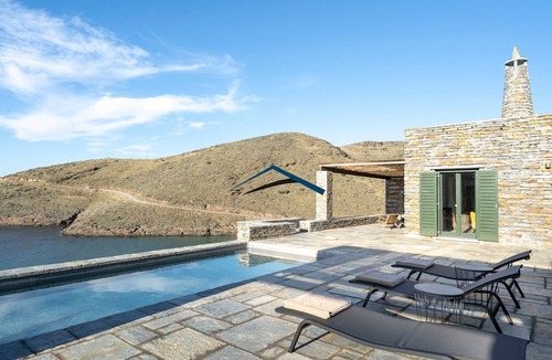 Kea Villa | Luxury villa Thalassa with a swimming pool very close to the beach of Xyla.