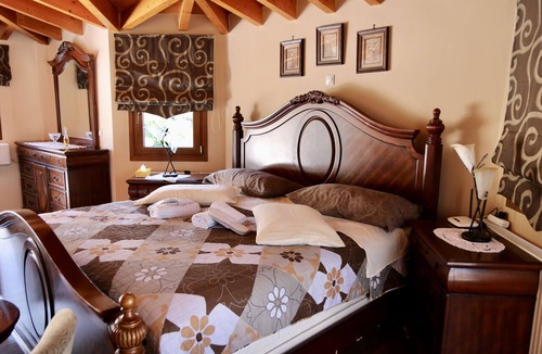 Paiania Villa | Luxury Villa with swimming pool , jacuzzi spa & great view, can guest 8 person