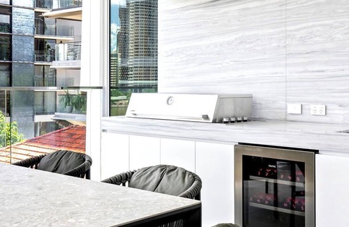 Kangaroo Point Apartment | Luxury Villas Brisbane Skyhome (With City Views)