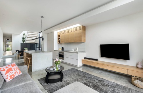 Port Melbourne House | Luxury Villas The Cable House (Pet Friendly)