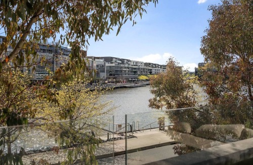 Kingston Apartment | Luxury Water Views | 5 Beds | 2 Cars | Wifi | Disney+ and test