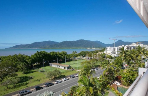 Cairns North Apartment | Luxury Waterfront Spectacular Oasis in the City