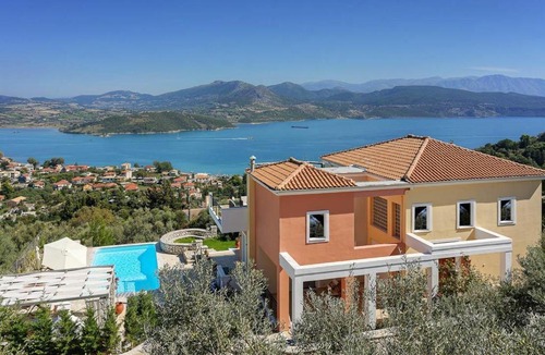 Lygia Villa | Lygia Villa Sleeps 8 with Pool Air Con and WiFi