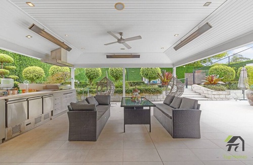 Warrawee House | 'Lynwood' Warrawee Manor- Koi Home