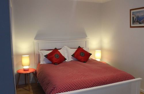 Cook Bed & Breakfast | Lyttle Cook BnB is roughly a 10-15min drive to most of Canberra's highlights.
