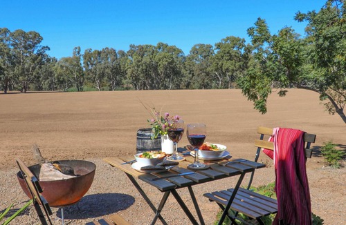 Narromine House | Macquarie River View by Tiny Away