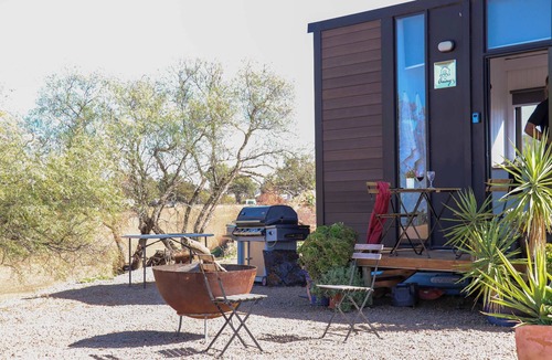 Narromine House | Macquarie River View by Tiny Away