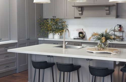 Macmasters Beach House | Macs Beach House - classic cottage 100m to beach