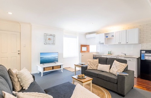 Boat Harbour House | Maestral II, 27a Richardson Ave - 290 metres from the waters edge , Air Con