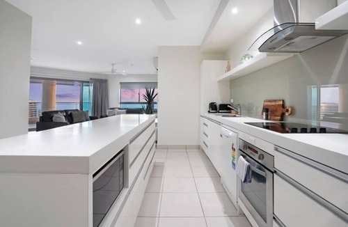 Darwin City Centre Apartment | Magnificent City Location, Harbour Views, Pool/Gym