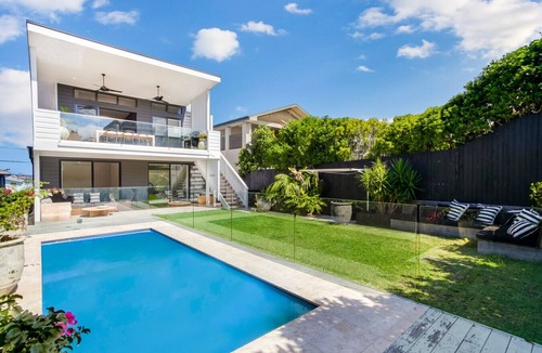 North Curl Curl House | Magnificent Entertainer