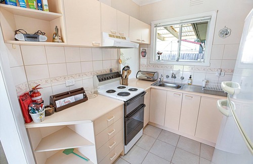 Paynesville House | Magpie Cottage would suit a small family, wanting to get away for a weekend