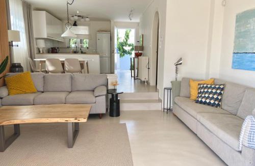 Rafina-Pikermi House | Maia beach house