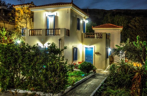 Andros House | Mainades Maisonettes and Studios