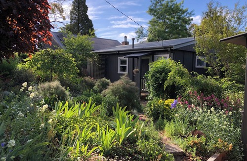 Mount Victoria Cottage | Maisie’s Cottage Cozy 2-bedroom cottage in historic Mount Victoria