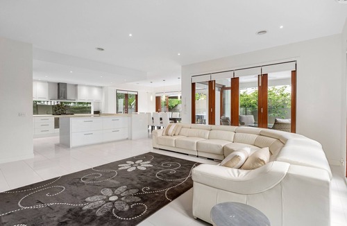 Sorrento House | MAJESTIC & GRAND, PRISTINE BOROONDARA, SOLAR HEATED POOL, HEART OF SORRENTO