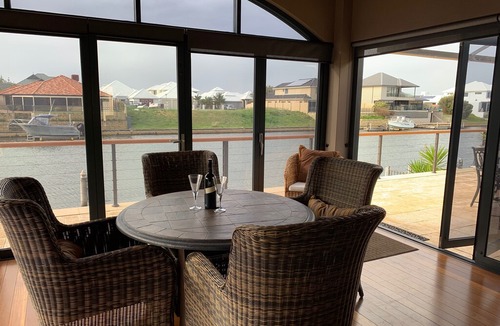 Halls Head House | Mandurah Canal Home!