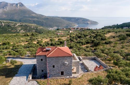 Oitylo House | Mani Stone Tower- Sea & Mountain Escape by ΜΡS