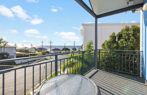 Manly House | Manly Beach View Townhouse Haven - Coastal Retreat walk to the shops and water!