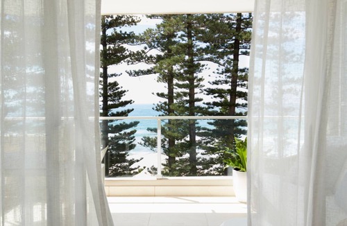 Manly Apartment | Manly Luxe is as close to Manly Beach as you can possibly be without sleeping on the sand itself!