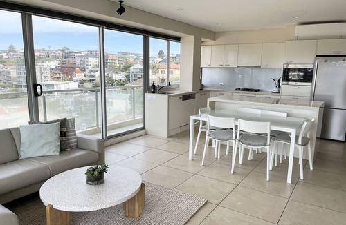 Queenscliff Apartment | Manly Queenscliff- Absolute Beachfront, views & direct beach access