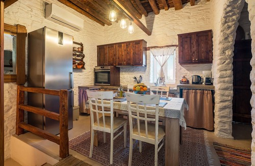 Embonas House | Mannas House Holiday Home with Sea View, Wi-Fi, and Air Conditioning