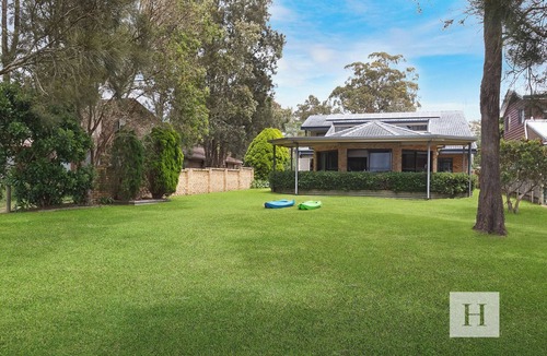 Mannering Park House | Mannering Lake House - Spacious family entertainer on waterfront