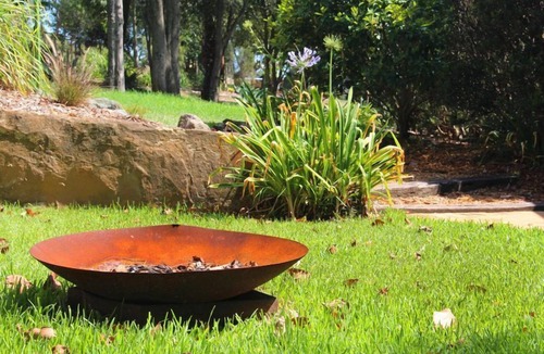 Tinonee Cottage | Mansfield on the Manning Wattle Cottage- country cottage on riverfront property