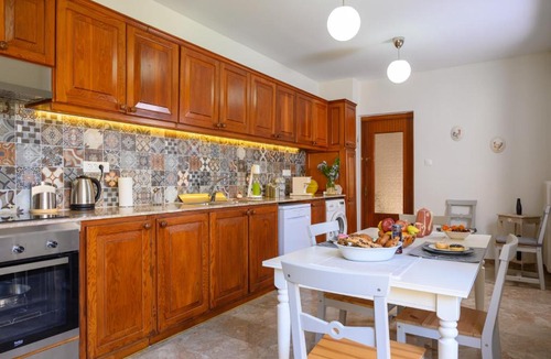 Neapoli Apartment | Mansion House